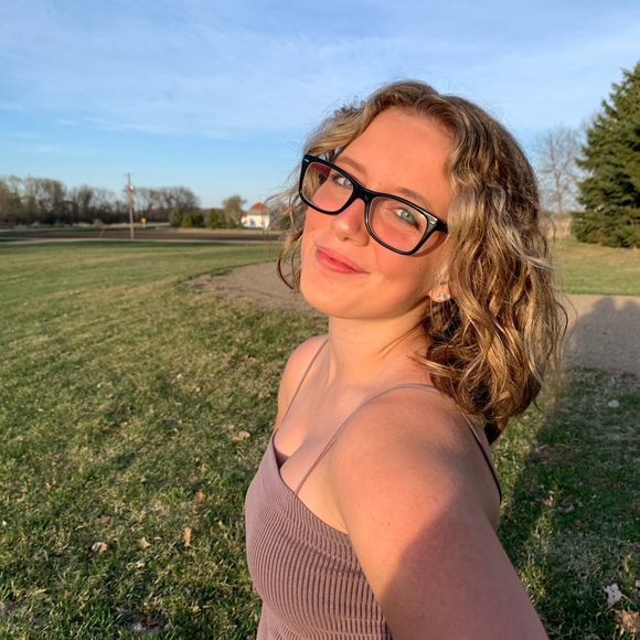 Meet your Posher, Paige - Picture 1 of 1